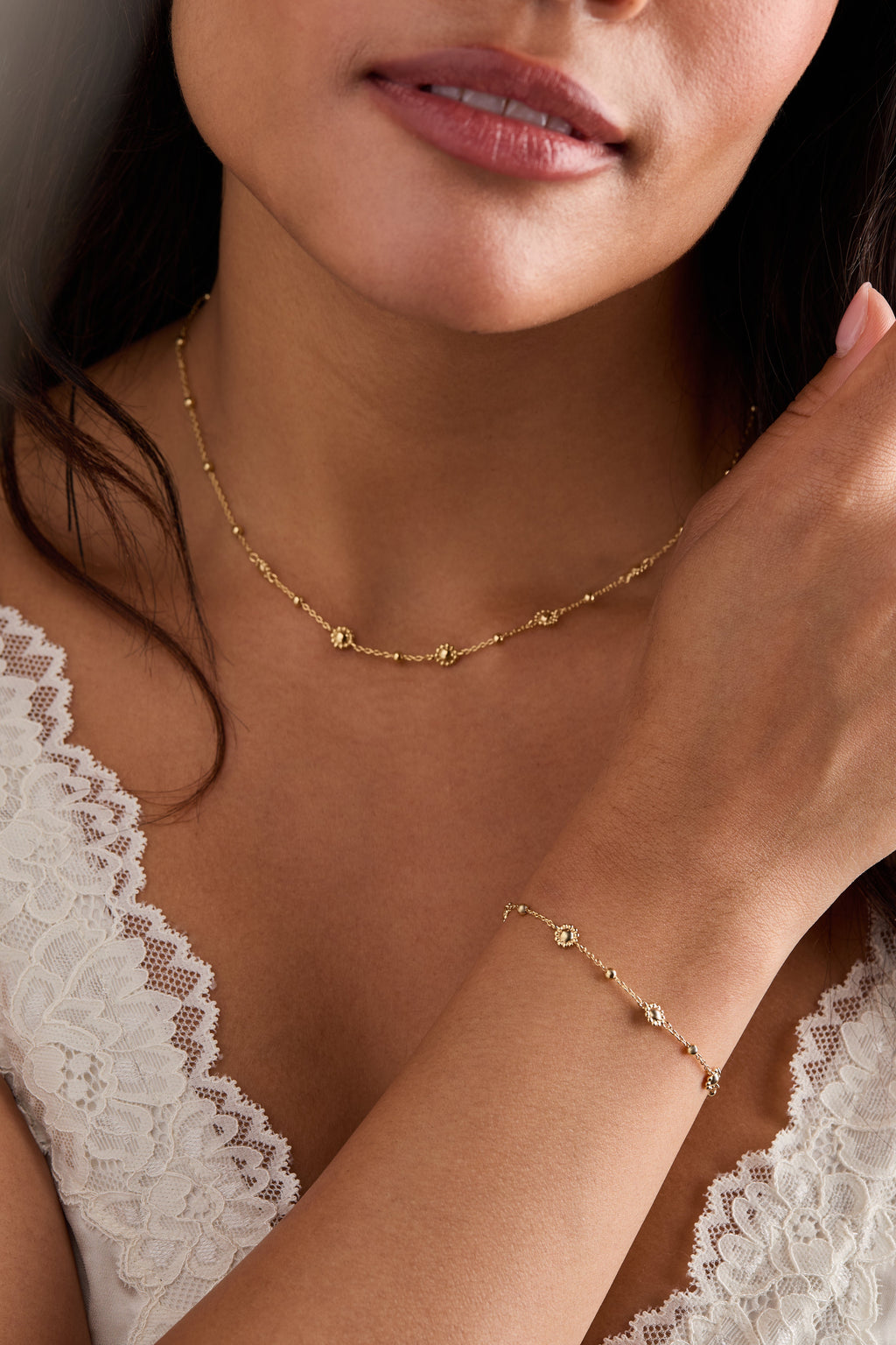 Floret Chain Necklace T-Shirts