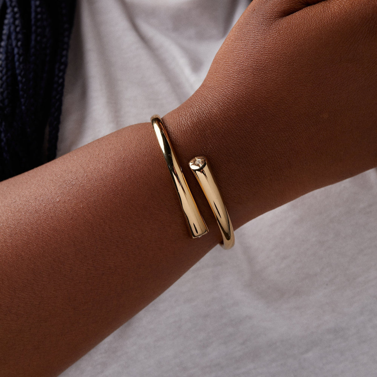 Starburst Hinge Bypass Cuff T-Shirts