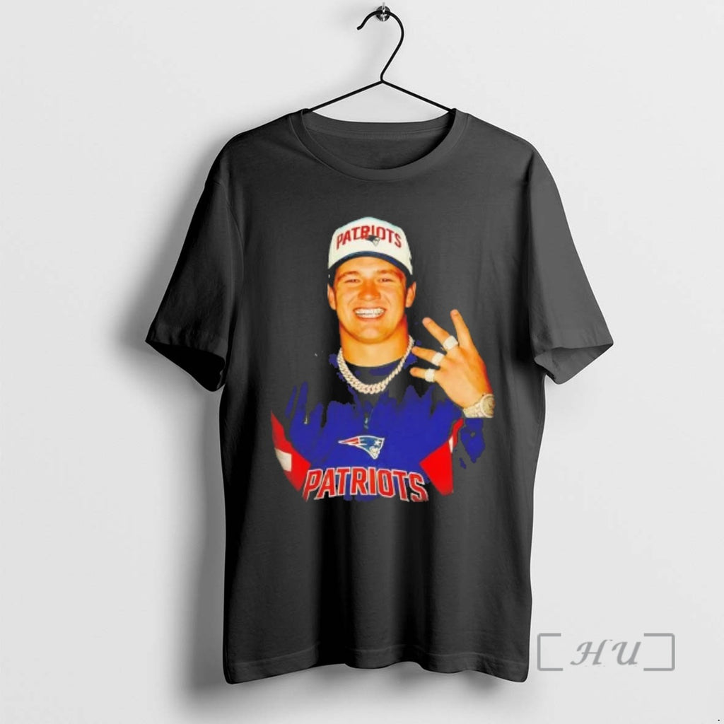 Trending Patriots Drake Maye Grillz And Rings Portrait