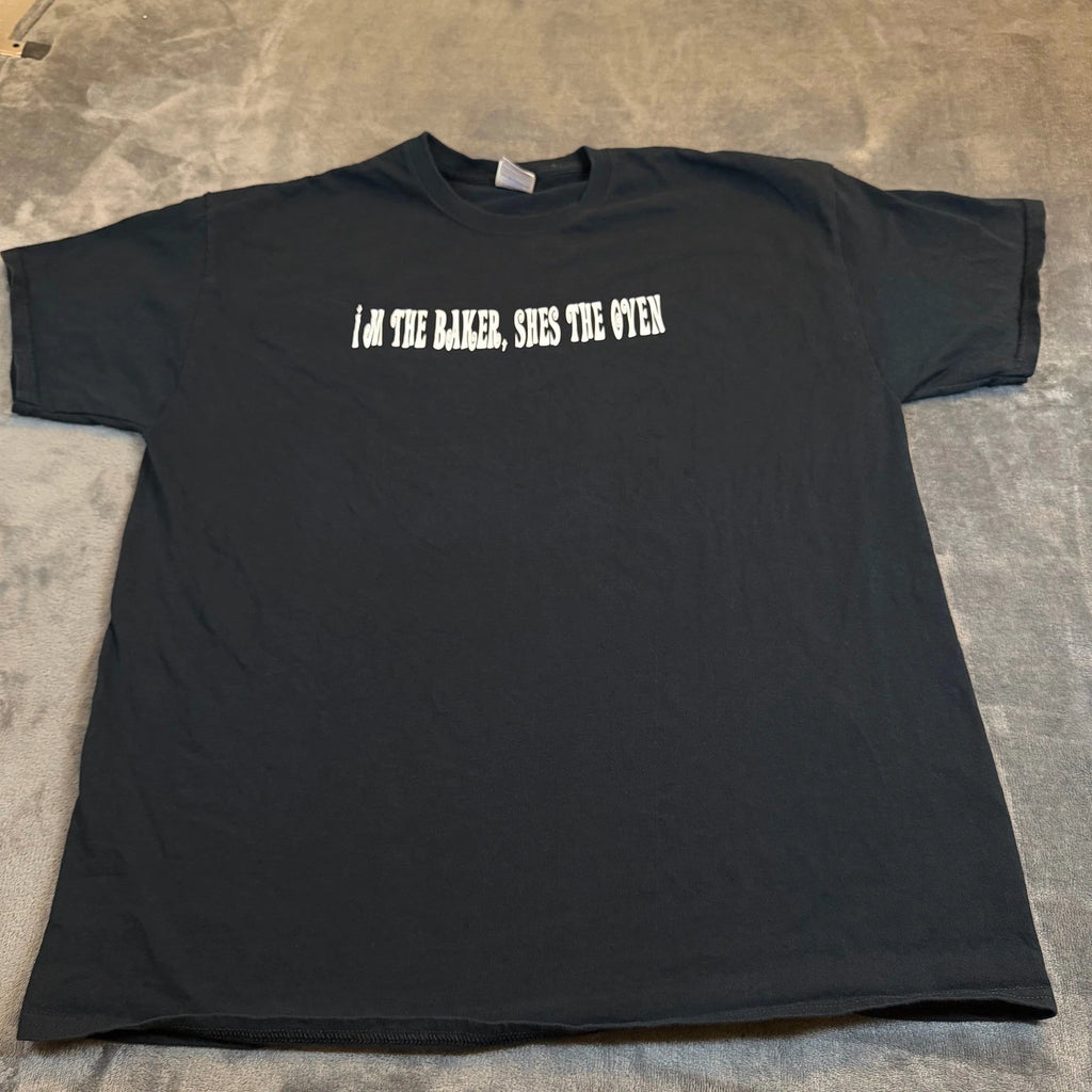 Gildan Heavy Cotton Black Funny T-Shirt Im The Baker Shes The Oven Mens XL