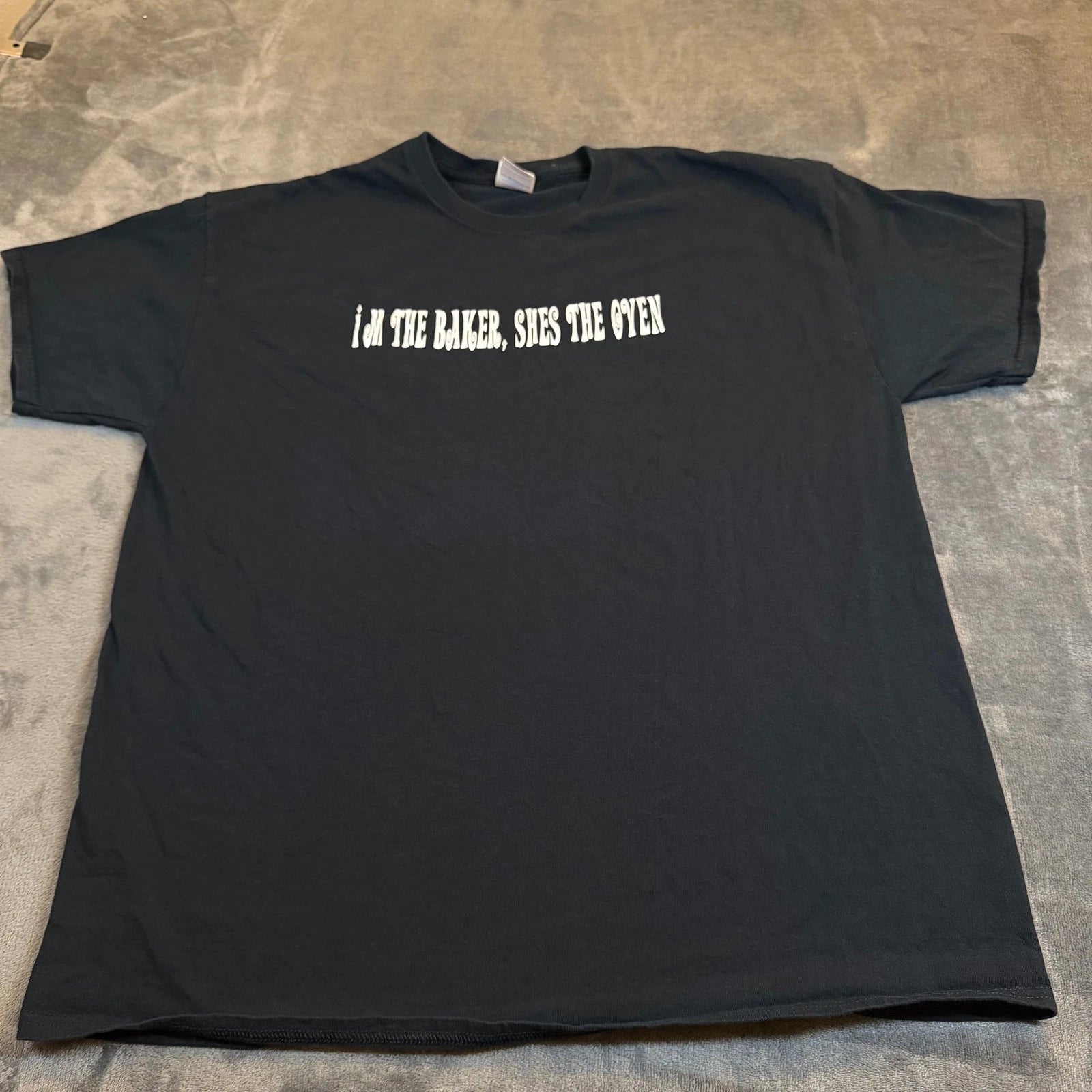 Gildan Heavy Cotton Black Funny T-Shirt Im The Baker Shes The Oven Mens XL
